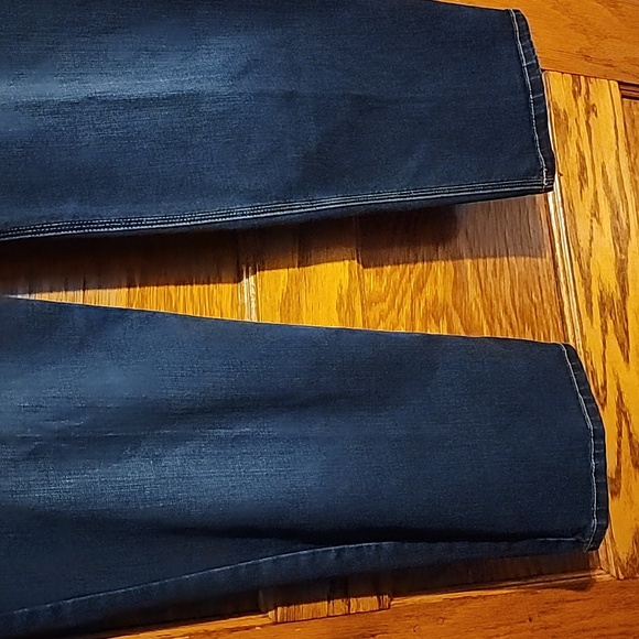 Chico's Cropped Jean - Picture 3 of 11